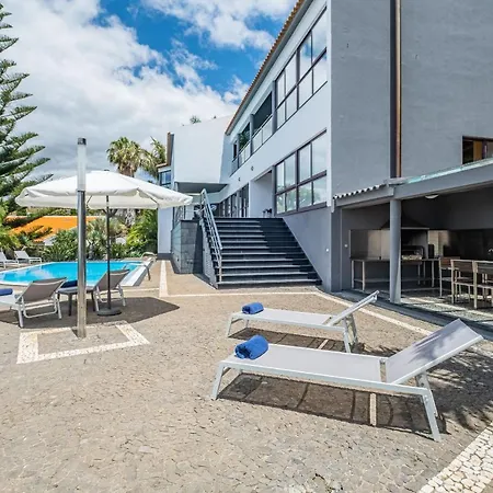 Ample With Pool And Gorgeous Ocean View Villa