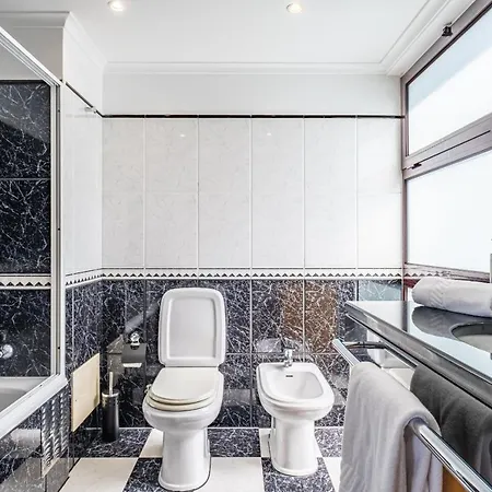 Ample With Pool And Gorgeous Ocean View Funchal (Madeira)